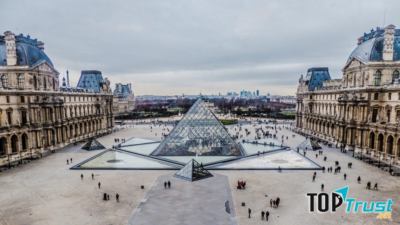 Kiến trúc tráng lệ của Louvre