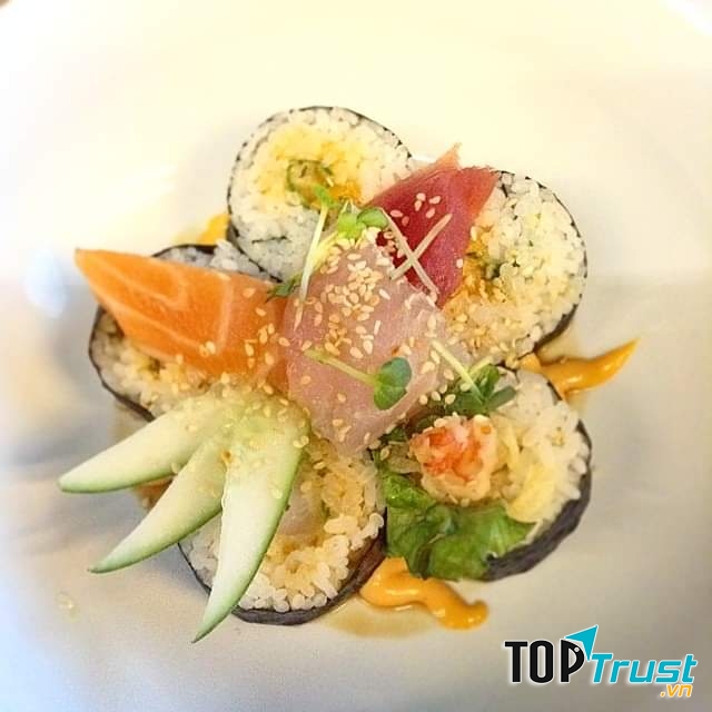 Love Sushi Lounge Cafe