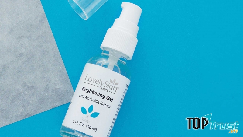 Thiết kế tuýp nhỏ tiện lợi với dạng gel, vừa dễ sử dụng lại không lo ma sát quá mạnh