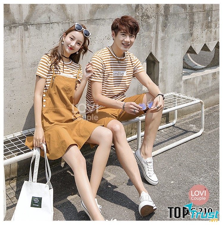 Tại Lovicouple không chỉ bán áo đôi, tại đây còn có quần đôi, nhẫn đôi và một số vật dung đôi khác mà chắc chắn các cặp đôi sẽ thích.