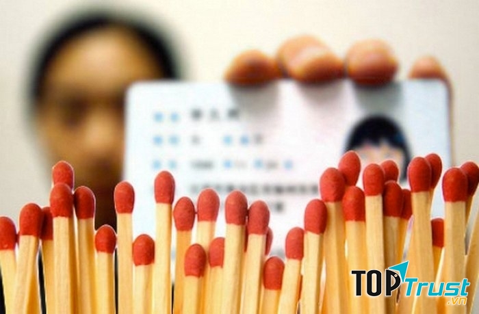 Mua diêm hoặc bật lửa đầu năm cầu may mắn