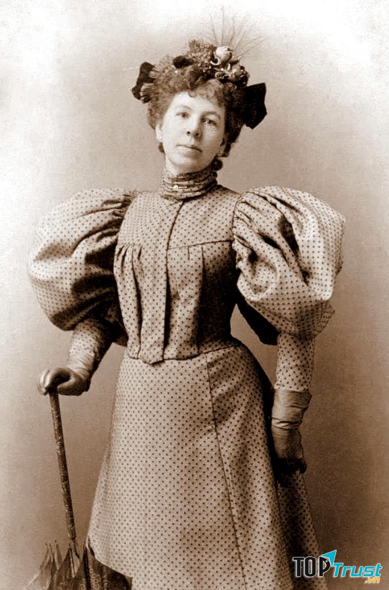 Luật sư Clare Foltz