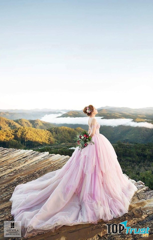 Luciola Studio chụp ảnh cưới  đẹp, nổi bật theo phong cách Hàn Quốc lãng mạn