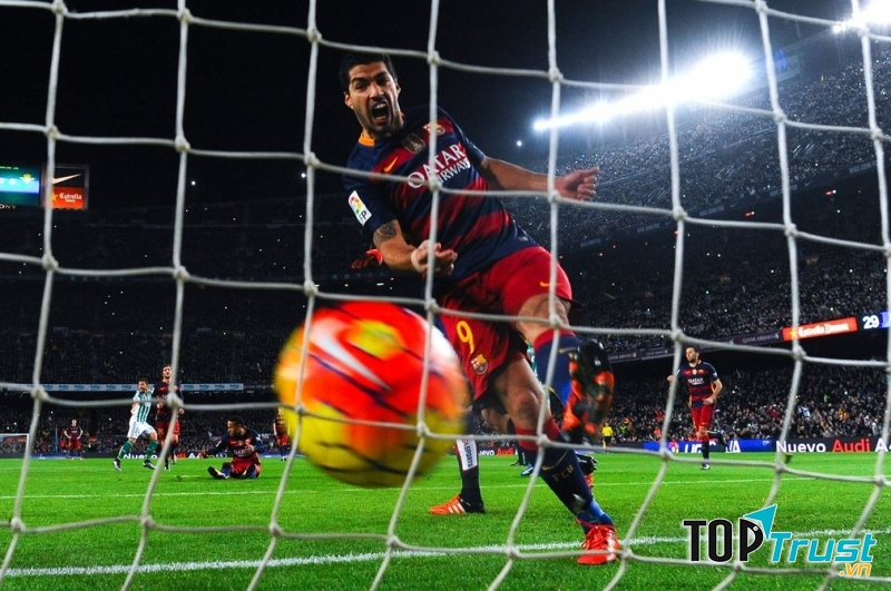Luis Suárez: Liverpool sang Barcelona, 2014 giá  75 triệu bảng Anh