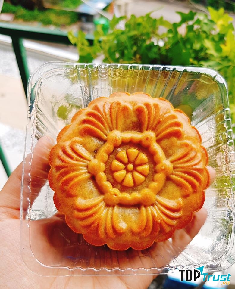  Bên cạnh những vị truyền thống, bánh của LuLu còn có cả sự hiện đại trong việc kết hợp với nhiều loại nhân bánh khác