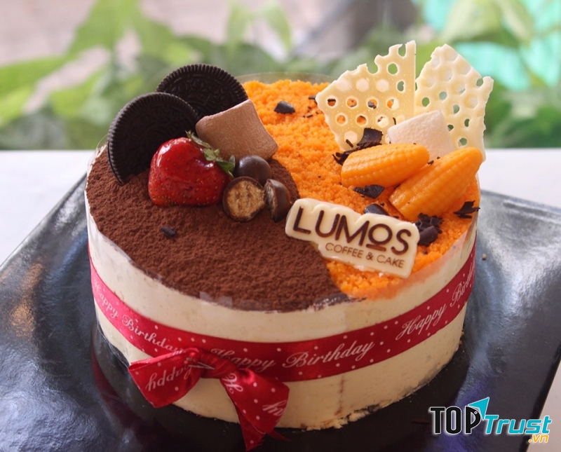 Bánh được làm hết sức công phu mang trọn tâm huyết của người làm ra nó.