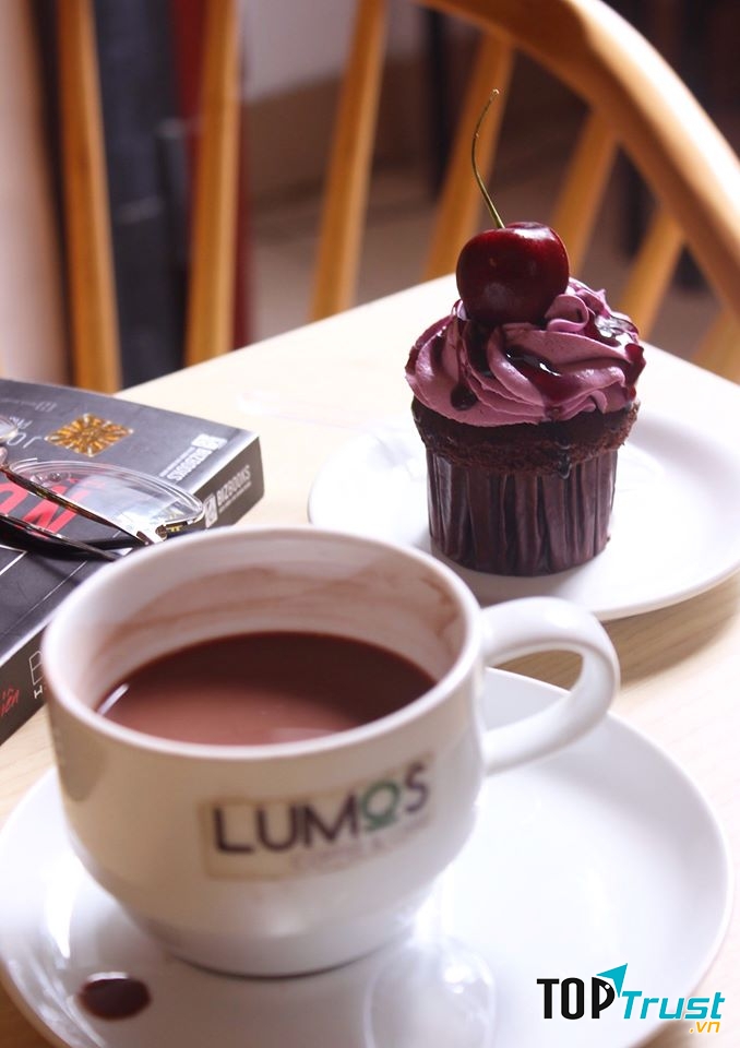 LUMOS Coffee & Cake