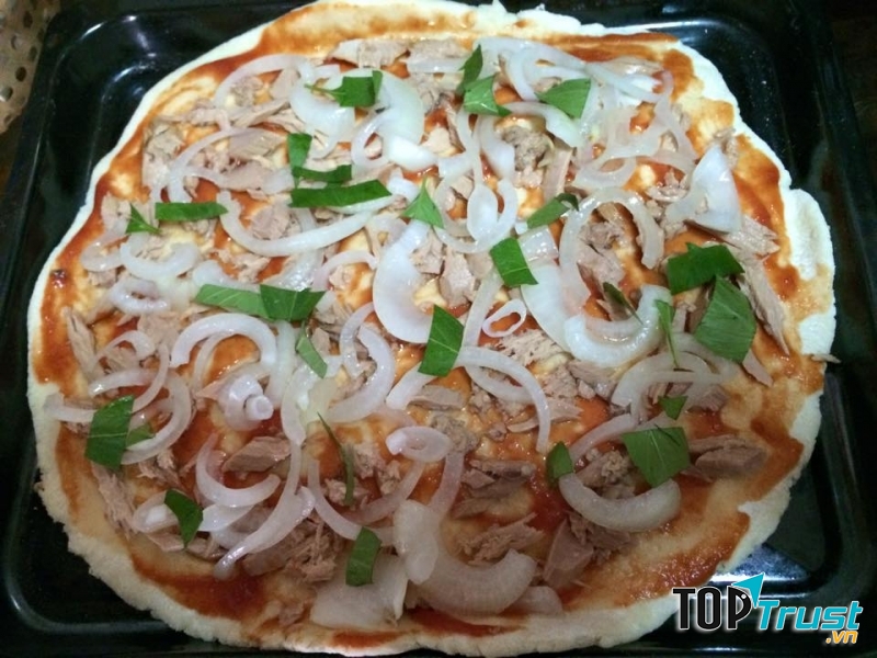 Pizza đã chín và được bày đĩa