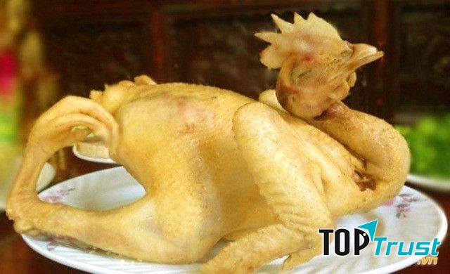 Gà luộc trở nên vàng óng bắt mắt với mẹo luộc gà mới