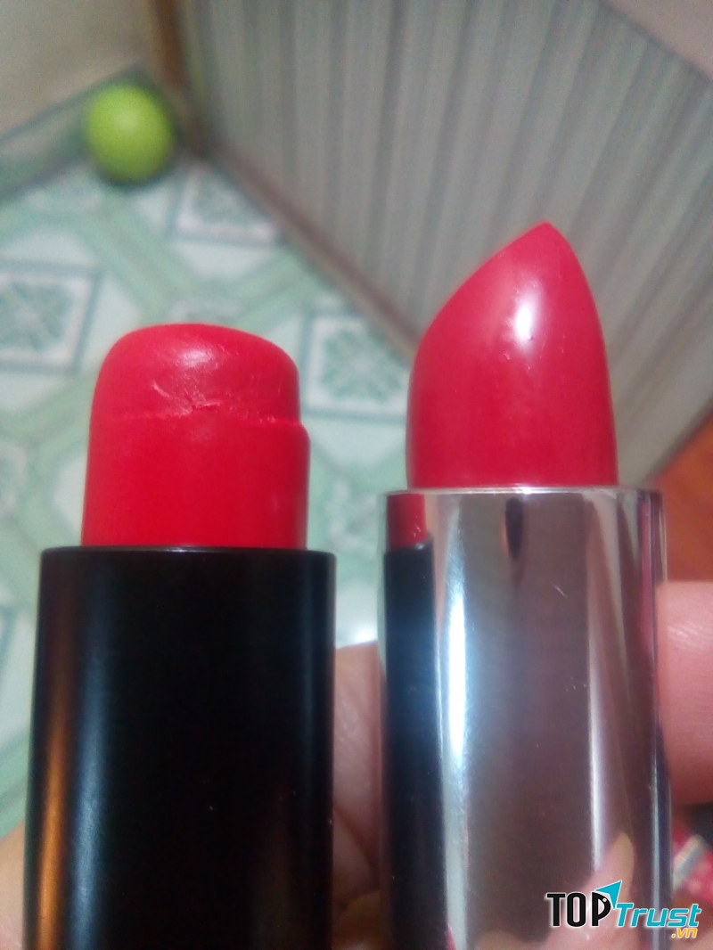 Luôn có 1 thỏi son đỏ trong túi