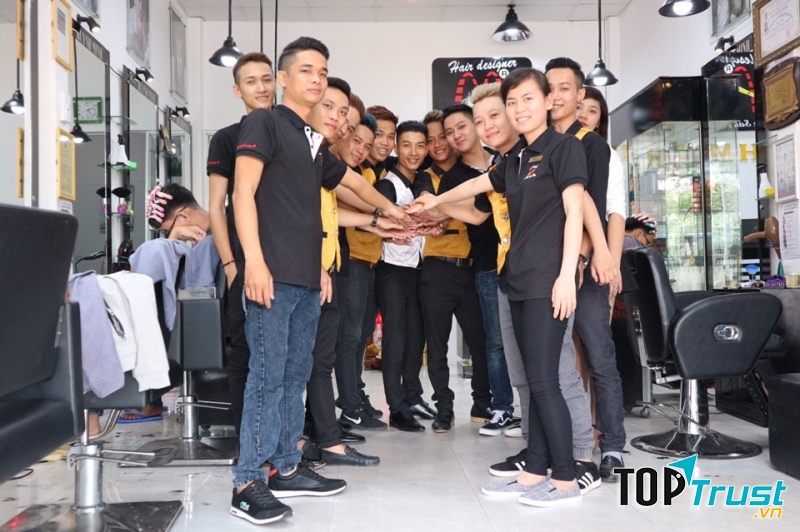 Huỳnh Minh từng đoạt nhiều giải thưởng uy tín trong nghề tạo mẫu tóc Việt Nam