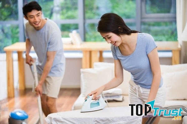 Đàn ông giúp vợ làm việc nhà
