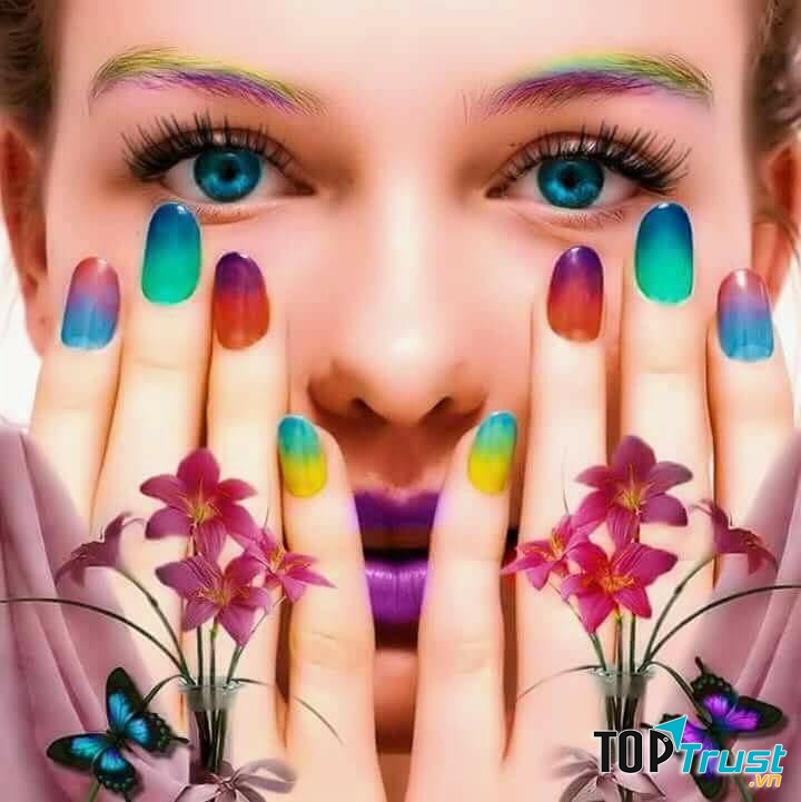 Thợ Nail luôn cập nhật những xu hướng làm Nail hot mới nhất, tạo ra những mẫu Nail đẹp đáp ứng đúng nhu cầu thị hiếu của khách hàng,