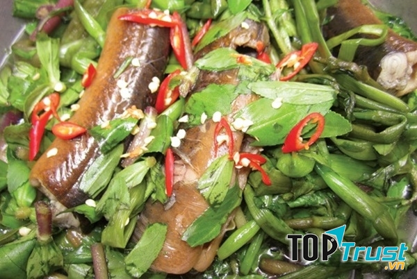 Lươn om rau ngổ