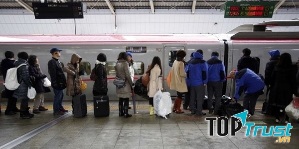 Xếp hàng mọi lúc mọi nơi nhé