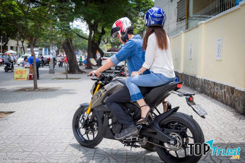 Luôn xung phong chở cô gái đi khi có việc