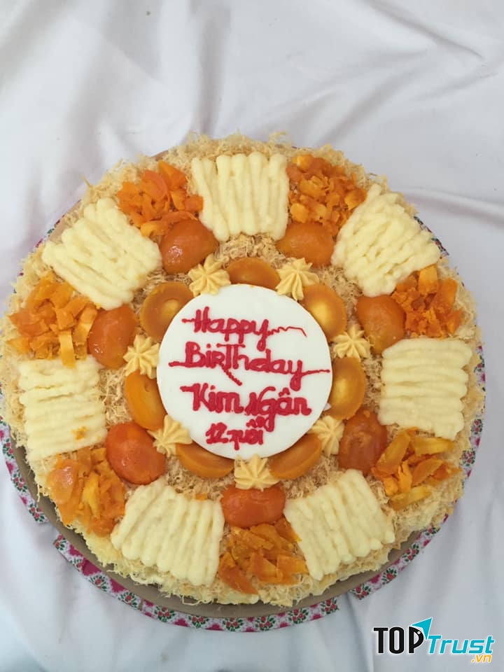 Một chiếc bánh thành phẩm trải qua những quy trình tỉ mỉ từ lựa chọn nguyên liệu, chế biến đến trang trí.