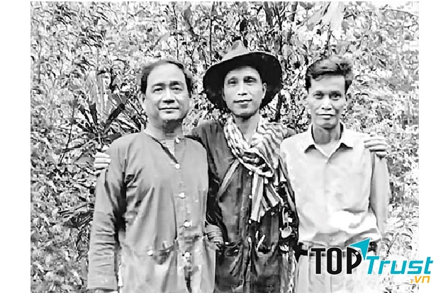 Nhạc sĩ Lưu Hữu Phước (bên trái)