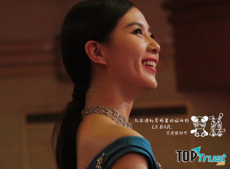 Nụ cười đẹp đậm chất Thi Thi