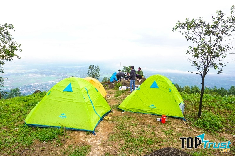 Đừng quên Trãi nghiệm cắm trại qua đêm tại đỉnh núi Chứa Chan nhé.