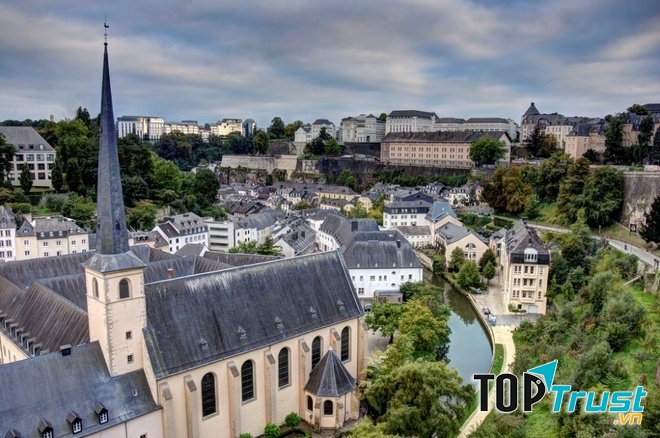 Ngôi nhà ven sông thành phố Luxembourg