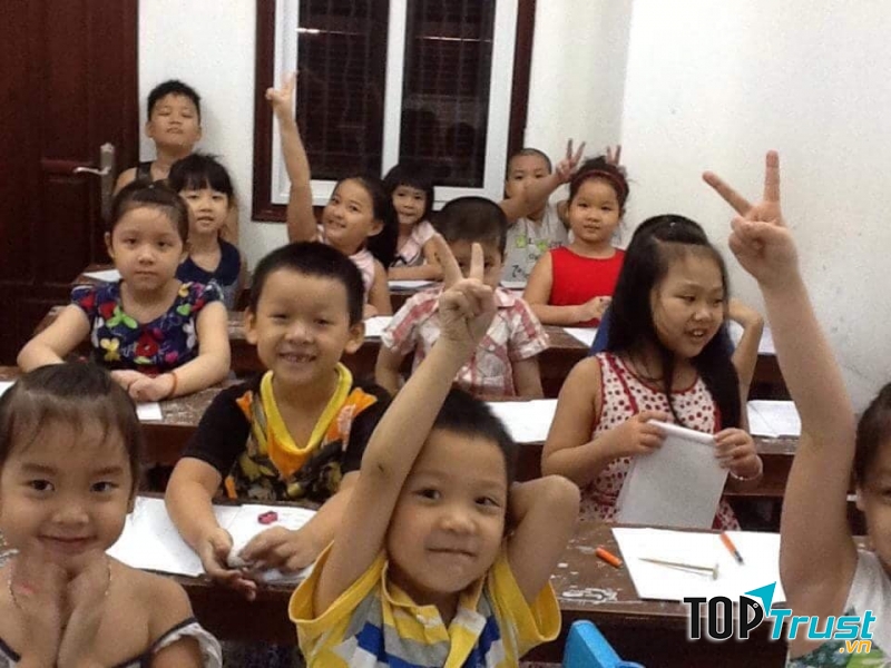 Luyện Chữ Đẹp cô Hoàng Ly - Hoàng Anh.