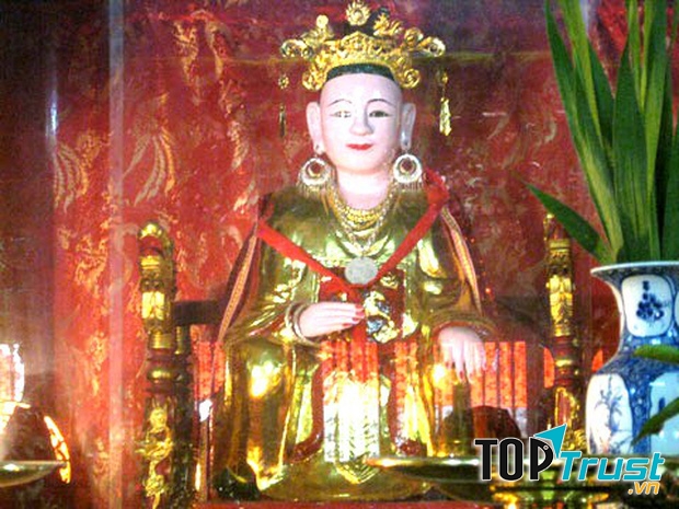 Trong lịch sử Việt Nam, Lý Chiêu Hoàng là vị Nữ hoàng đầu tiên và duy nhất
