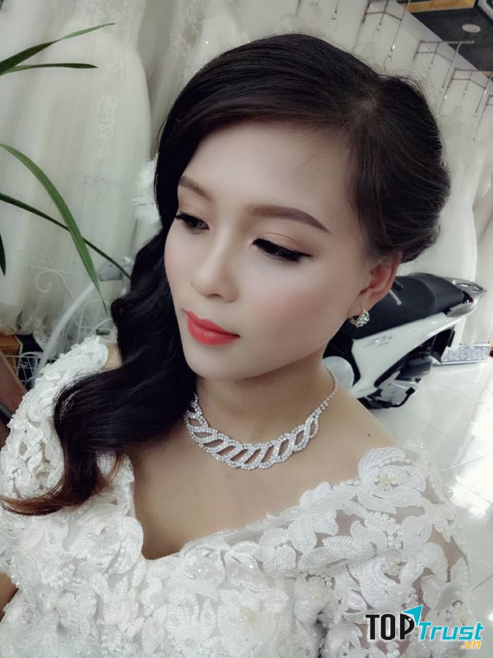 Lý Kim Thuận (Rubi Make Up)