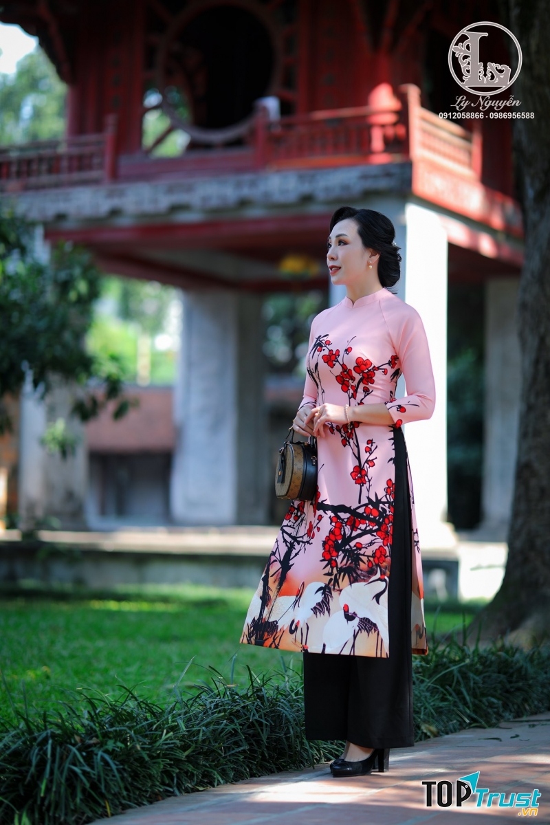 Áo dài cách tân tại Ly Nguyễn