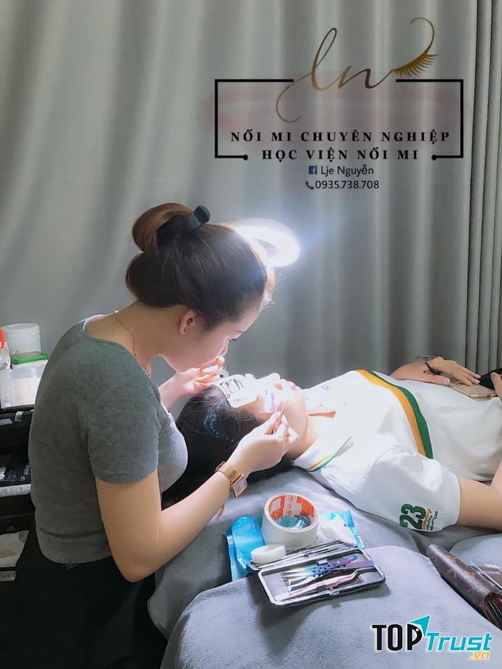 Ly Nguyễn Eyelash