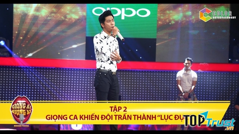 Hình ảnh Lý Quyên Thành trên sân khấu