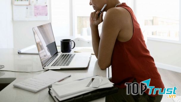 Ly uống nước hoặc cốc đựng cà phê ở nơi làm việc cũng dễ bị nhiễm khuẩn