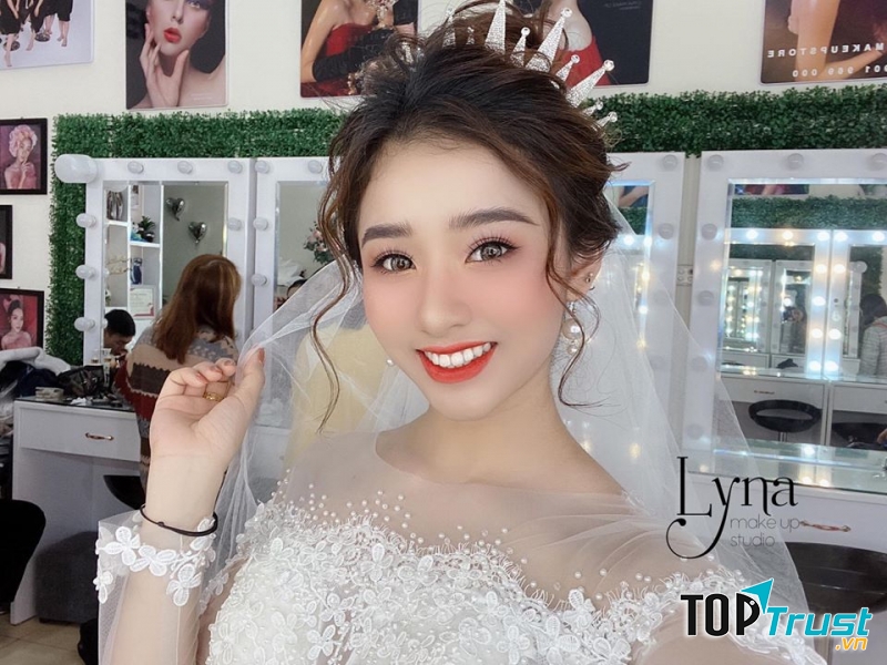 Lyna Makeup Studio