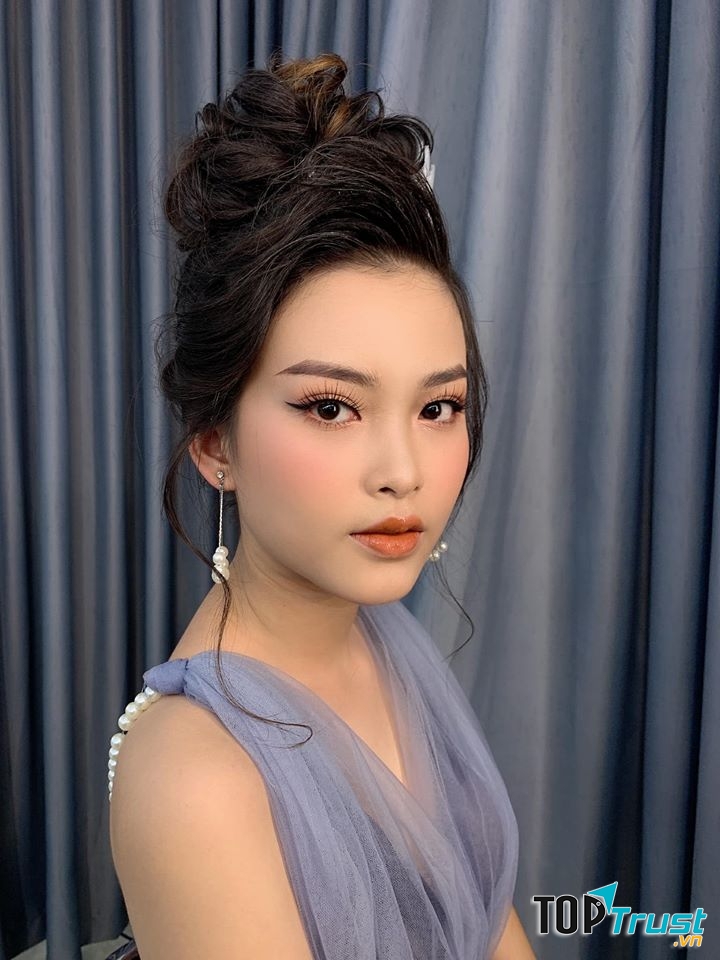 LYNLYN Makeup Academy