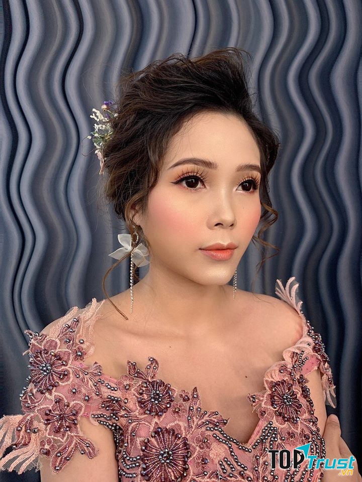 LYNLYN Makeup Academy