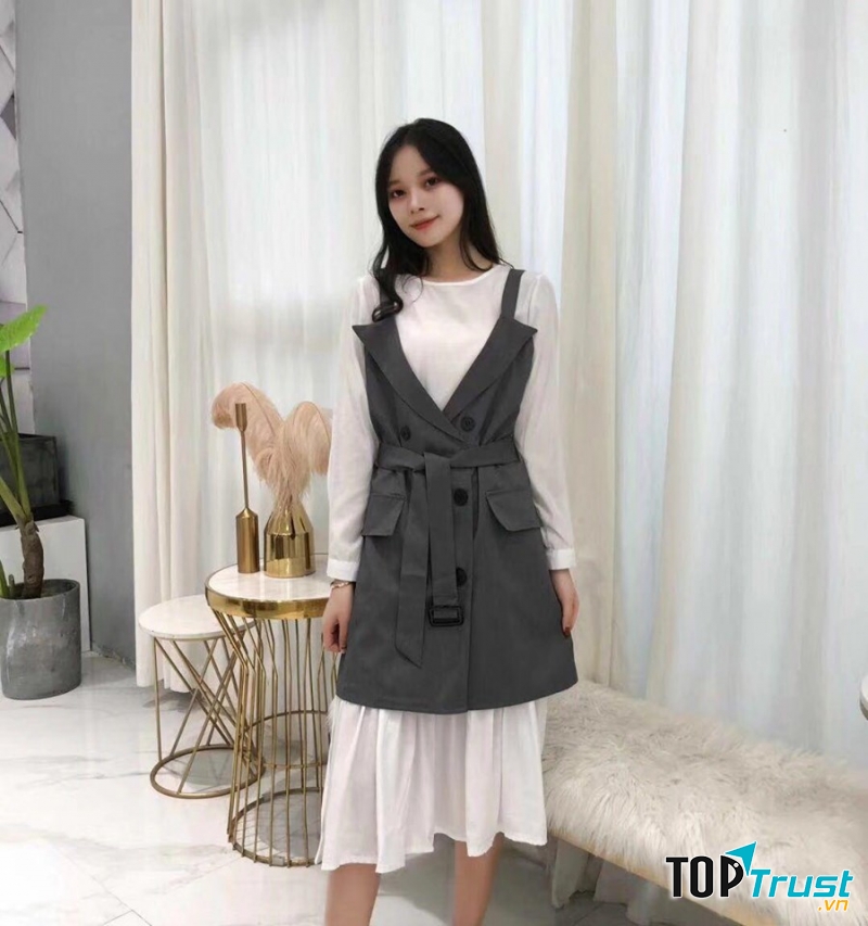 Lyn’s – Clothes & Accessories shop luôn có nhiều mẫu thiết kế dành cho giới trẻ