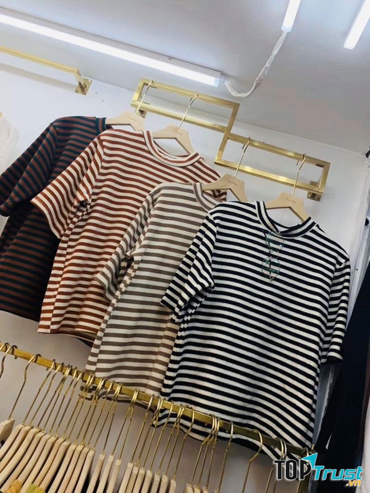 Lyn’s – Clothes & Accessories shop