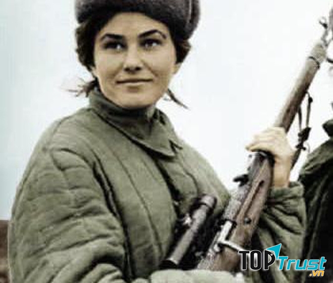 Một phụ nữ xinh đẹp đã làm những điều không tưởng bằng tài bắn tỉa không tưởng