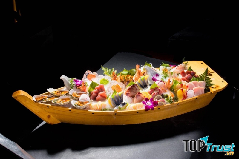 Nhân viên phục vụ của M. Sushi & Grill được đánh giá tốt, nhanh nhẹn và khá chuyên nghiệp