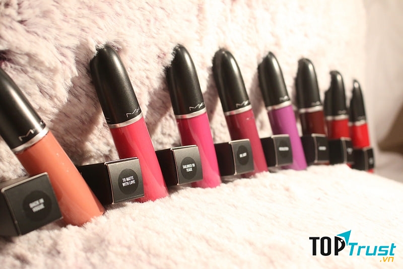 M.A.C luôn có những màu son cực kì độc đáo