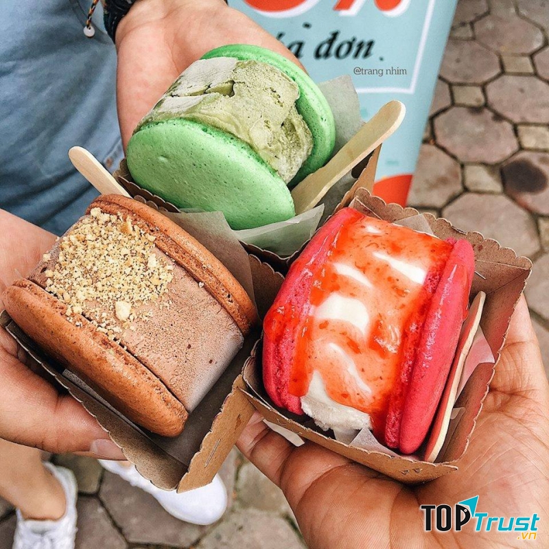 Macaron kẹp kem vị cacao