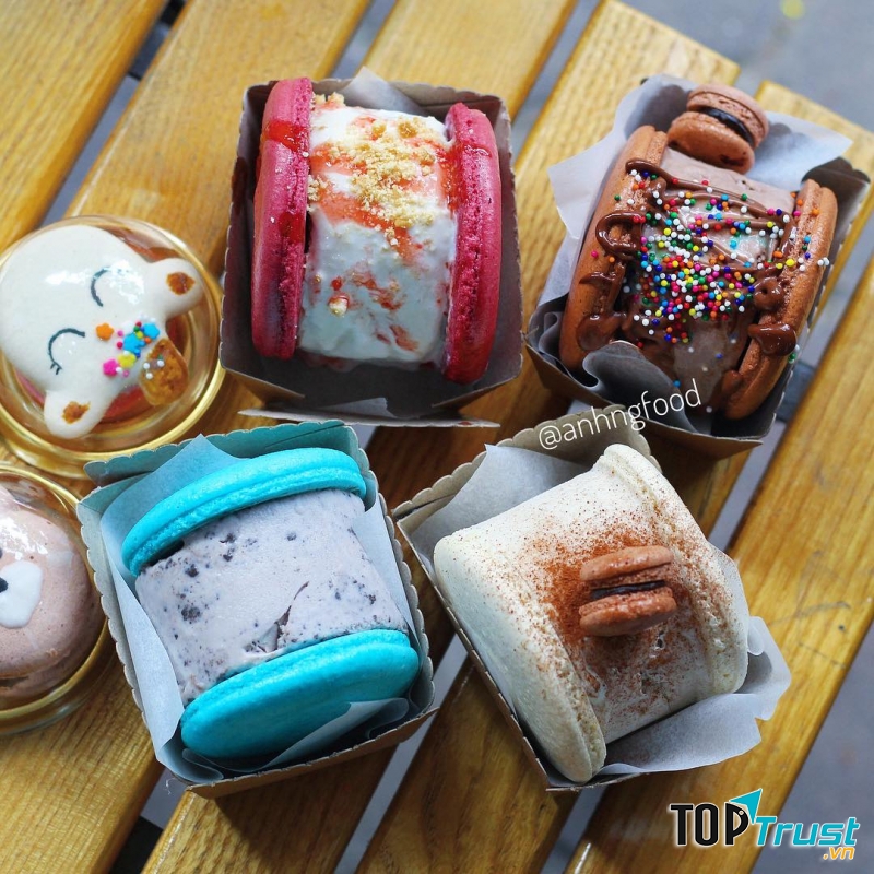 Macaron kẹp kem vị cacao