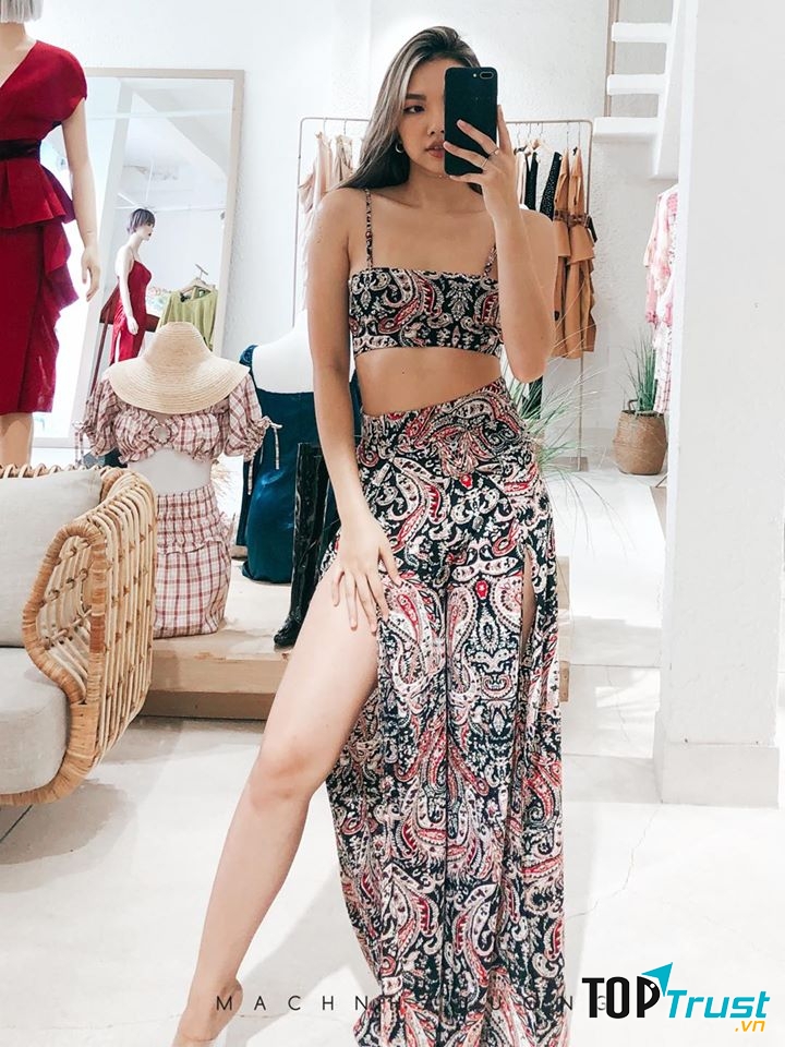 Đồ của shop khá lạ với phong cách đặc trưng đảm bảo bạn sẽ luôn toả sáng mà chẳng lo đụng hàng nhiều.