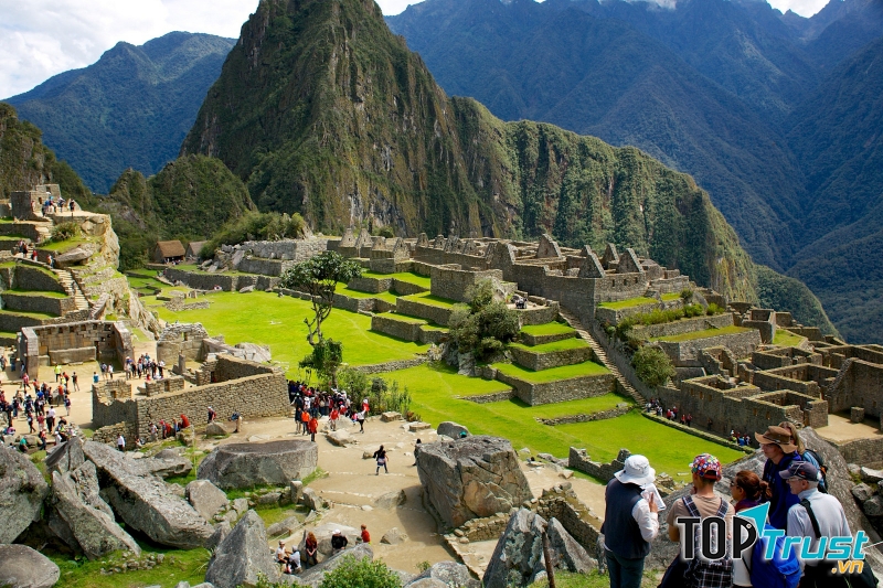 Du khách khám phá Machu Picchu