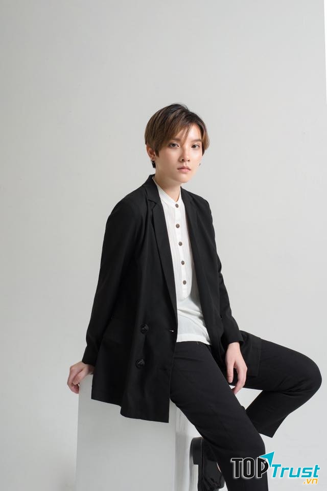 Sản phẩm của Madelen phục vụ cả thời trang hè và đông từ quần, áo, váy liền, chân váy, set, áo khoác đến phụ kiện như mũ đều có cả