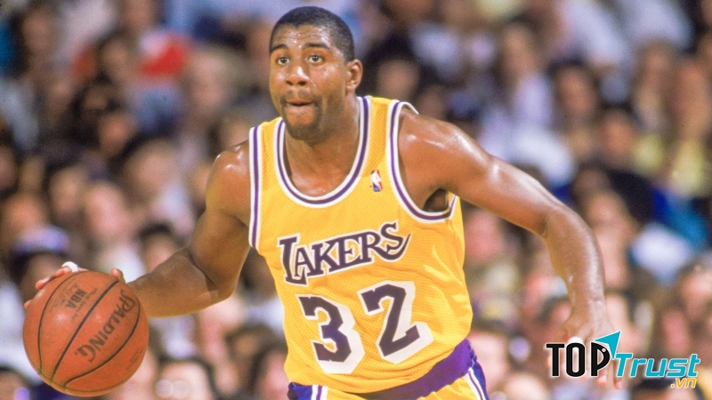 Dù phải kết thúc sớm sự nghiệp, nhưng Magic Johnson vẫn biết cách làm giàu cho bản thân mình