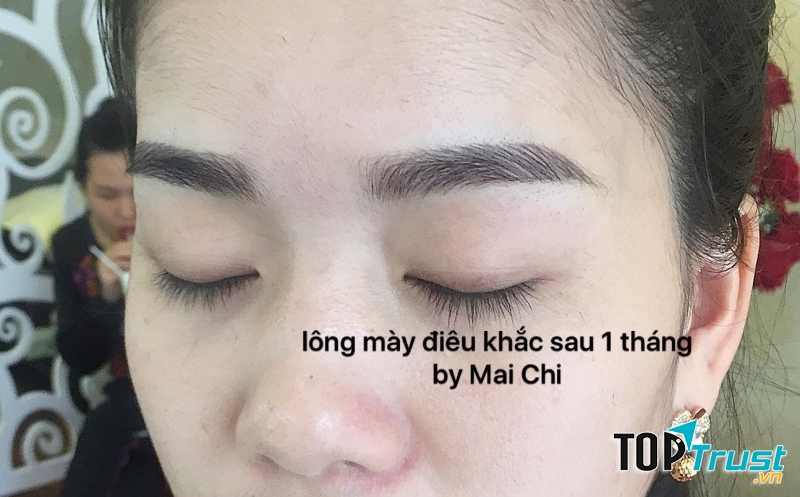 ‎Mai Chi‎ điêu khắc chân mày