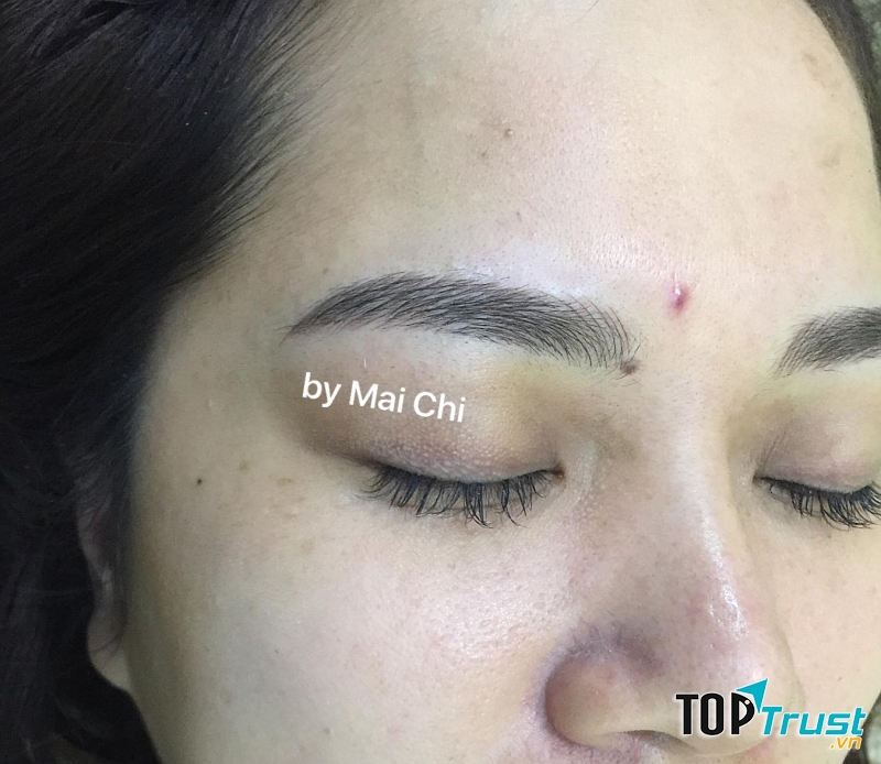 ‎Mai Chi‎ điêu khắc chân mày