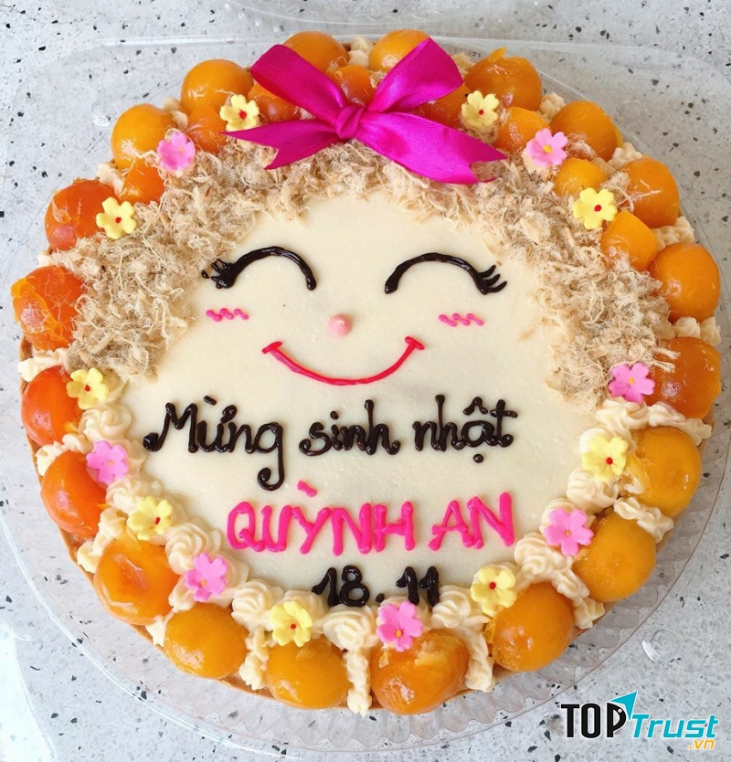 Bánh sinh nhật bông lan trứng muối được làm bởi Mai Kha Hân