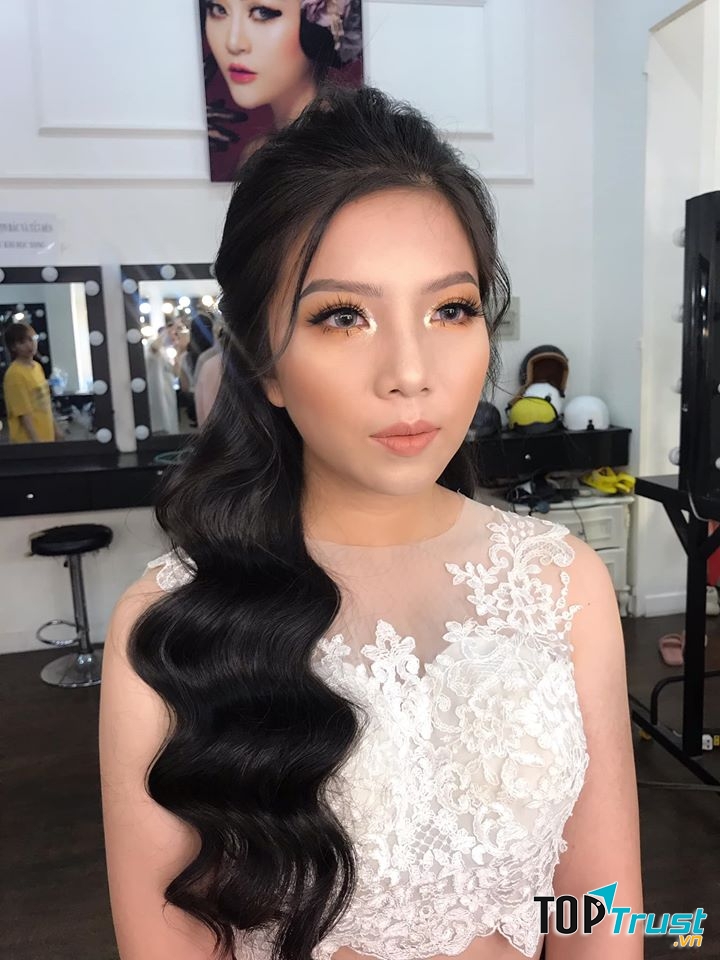 Mai Mai Makeup Artist